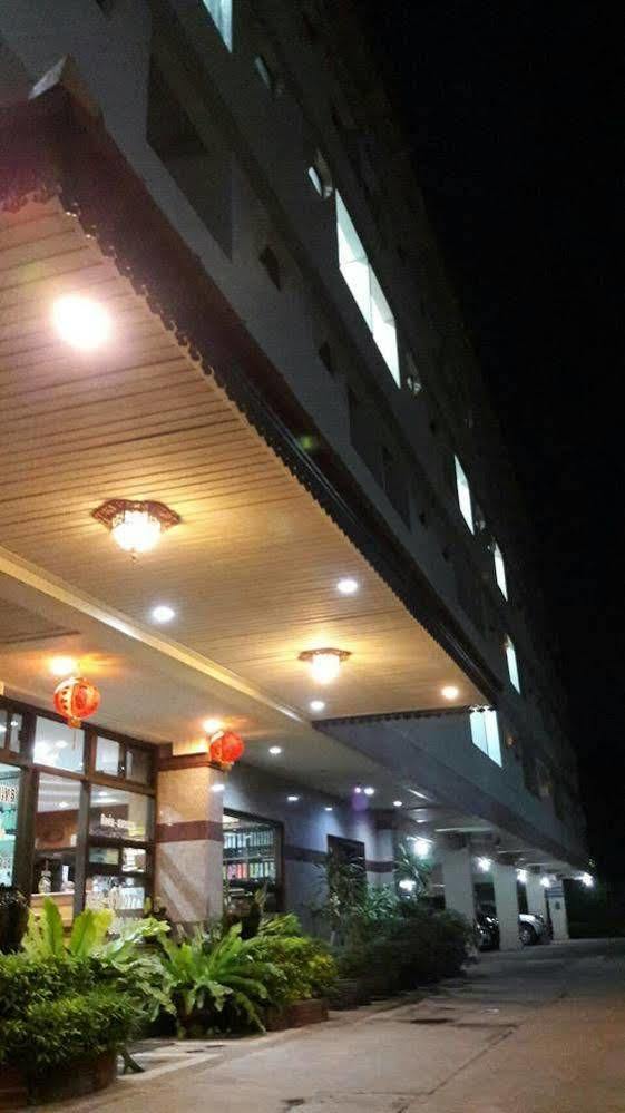 Veerasuda Condotel Ratchaburi Экстерьер фото